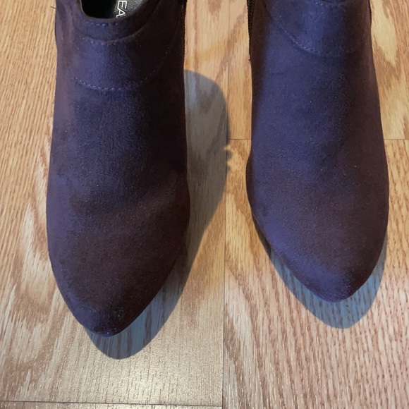 🛍 Brown Heeled Booties - Picture 2 of 8